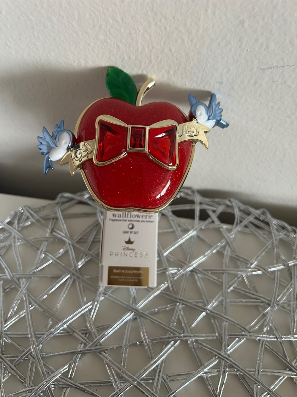 Bath & Body Works Disney Princess SNOW WHITE Red Apple Wallflower Plug